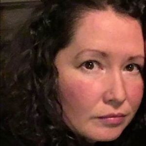 Meet your Posher, Carrie a